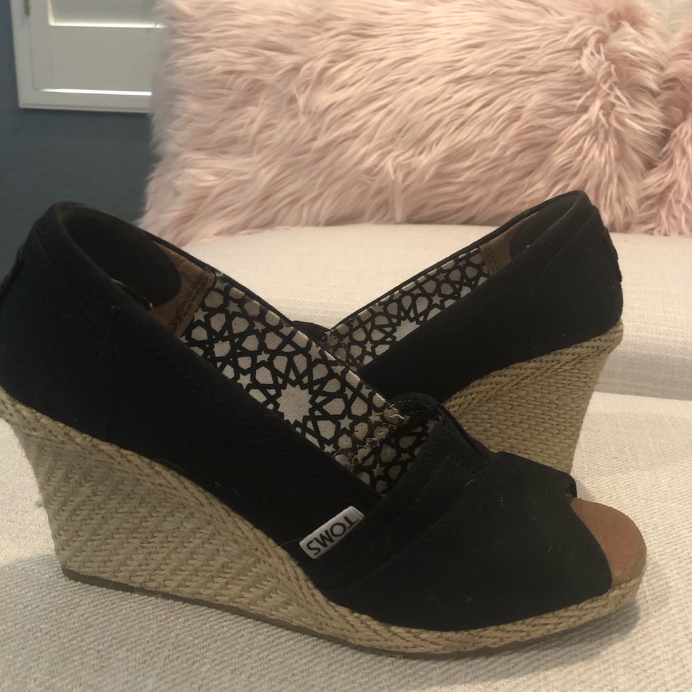 Peep toe Toms